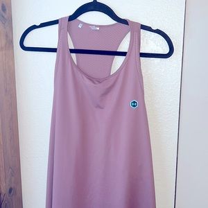 Under Armour, 3x work out shirt ! Never worn